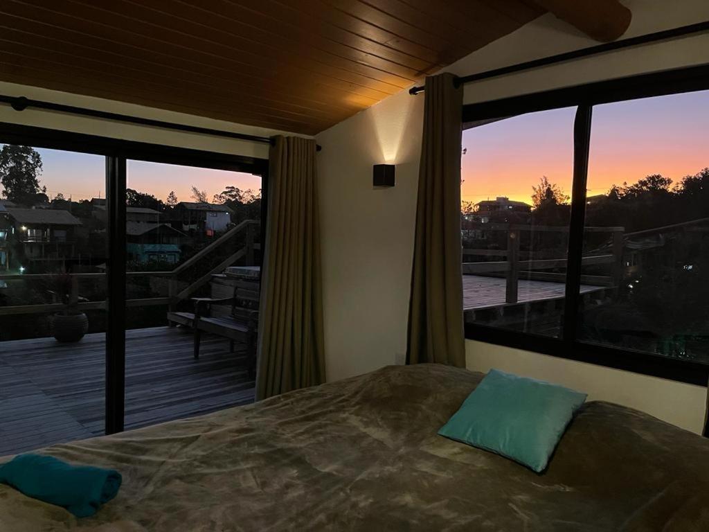 Villa Santorini Praia Do Rosa Com Piscina E Jacuzzi Zewnętrze zdjęcie